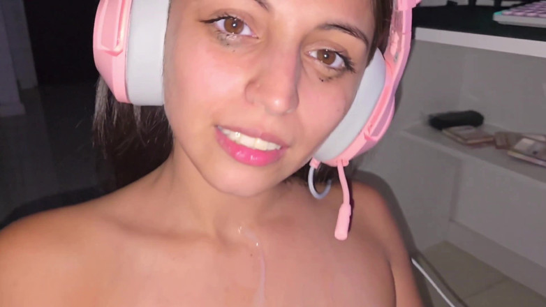 LoverDevilx: Gamer Girl Is Very Bad at Games but Very Good...