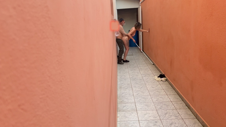 Victor SweetCoupleStories: Jouer à l’étiquette de gel avec une fille aveugle dans la...