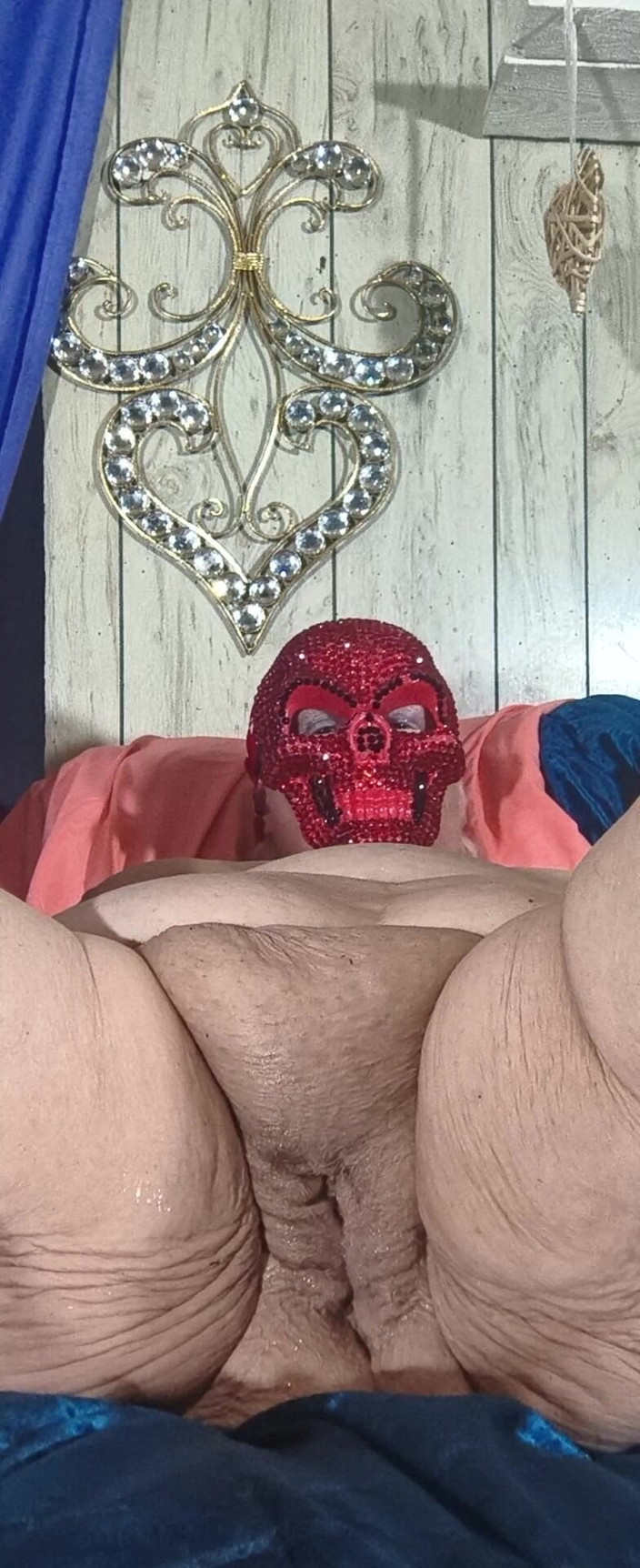 HerculesnVENUS: 継息子がこのクソ野郎どものために彼女にマスクをつけたいって