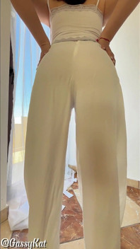 Pantaloni bianchi scoregge frizzante