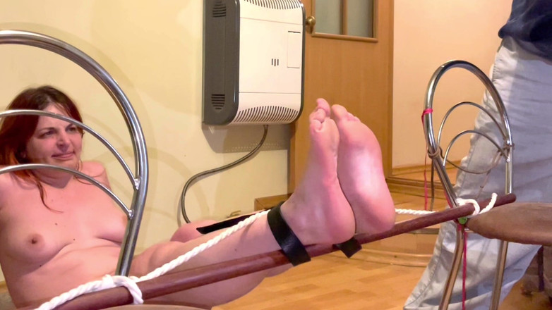 Elena917: 这次对她没有乐趣 - 手杖巴斯蒂娜第二次