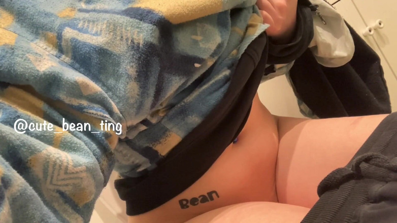 Alice Bean: Đậu trong nhà vệ sinh wee