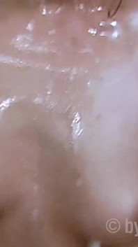 Teef met hoge hakken bij gangbang