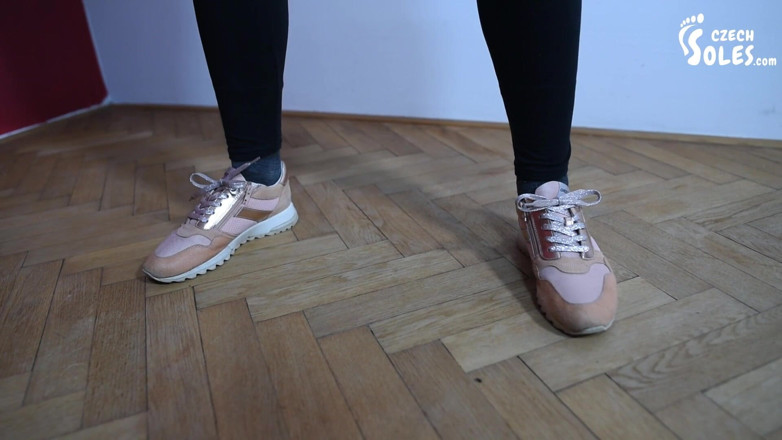 Czech Soles - foot fetish content: เท้าและฝ่าเท้าเซ็กซี่ที่สุดในยิม