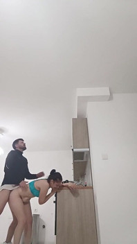 쪼이는 엉덩이에 애널 두근 두근!!