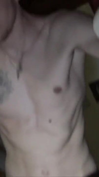 20-latka robi swoje pierwsze porno