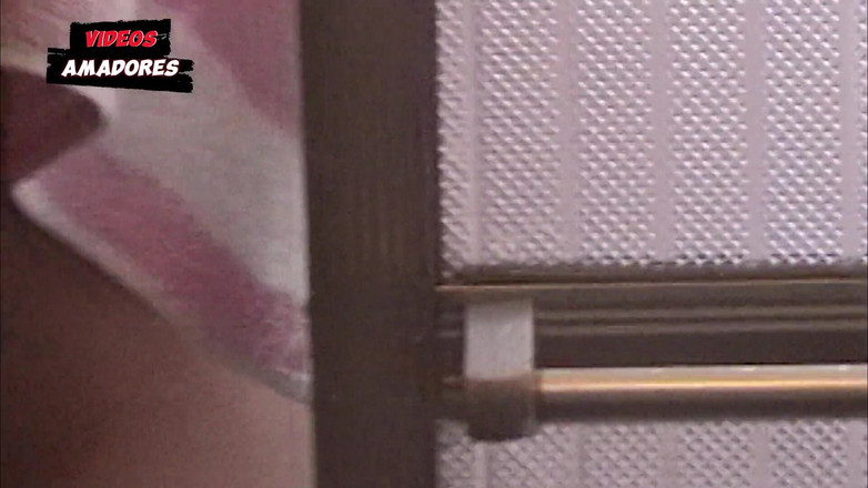 Amateurs videos: 热辣的金发女郎在洗澡