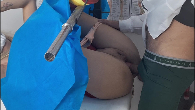 FannySquirting: Pakar sakit puan tidak tahu dia sedang difilemkan!