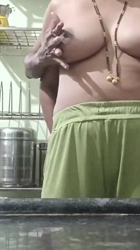 Bhabhi Ketchen Ấn Độ làm bạn trai của cô ấy nghẹn