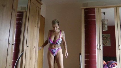 German amateur - 100% German hardcore videos: Prsatá milfka jezdí na tvrdém dongu v POV