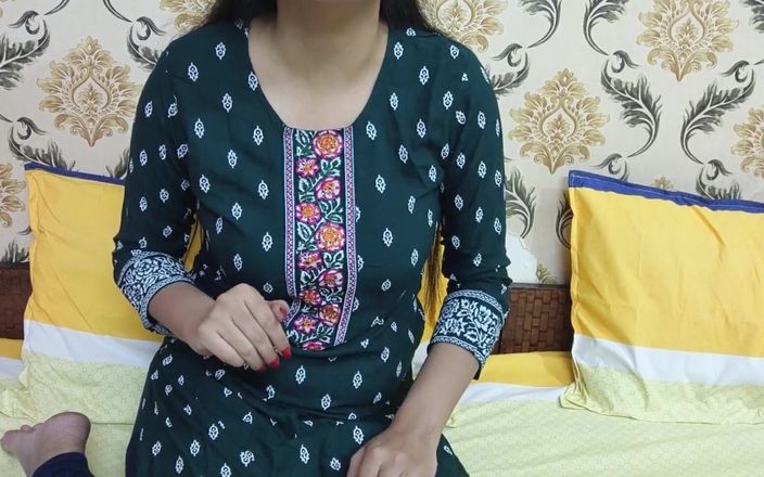 Saara Bhabhi: 힌디어 섹스 스토리 롤플레잉 - 의붓오빠를 방으로 데려가 함께 자고 싶었던 밤을 위한 Desistepsis
