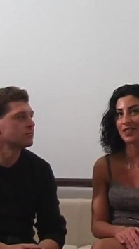 Debora di Modena被luca说服，在一起拍摄的性爱中分享一个丰富的肛门渗透之夜
