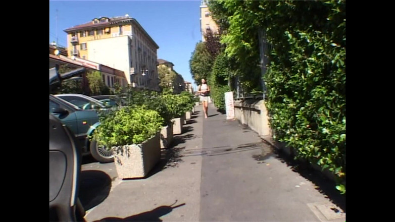 69 Italian District: Gadisku suka disetubuhi oleh orang asing