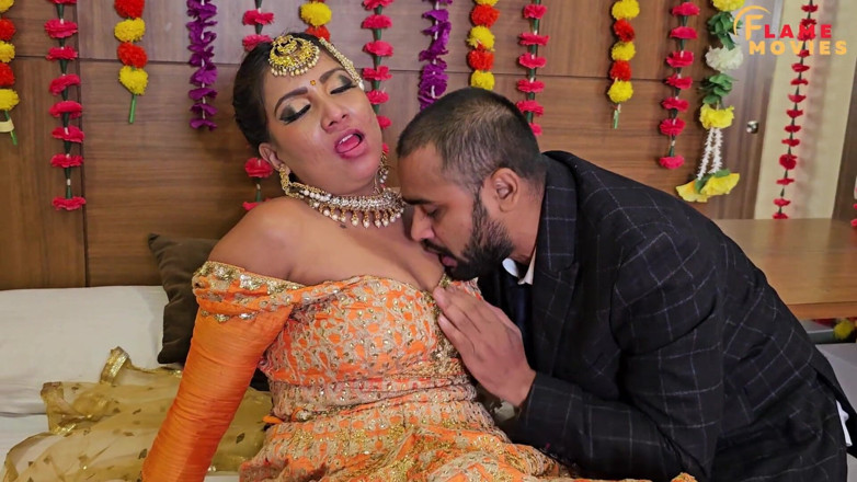 DesiHeat Studio: Razia Bhabhi відтрахала клієнта в її тугу пизду та незайману пизду