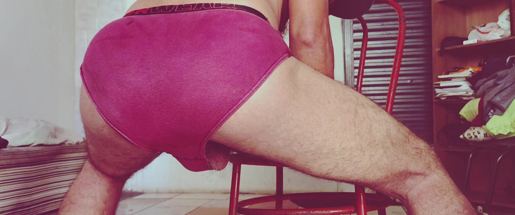 Stink HairyMale: कुर्सी पर बैठना