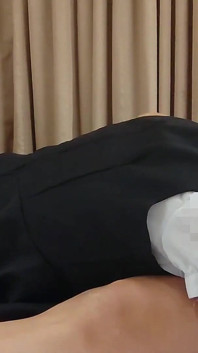 Amatorskie POV urocza i zgrabna pokojówka, która wpycha swojego kutasa głęboko w sobie ... Cosplay Blowjob Cunnilingus