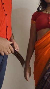Une bhabhi desi travaillait quand son voisin est venu