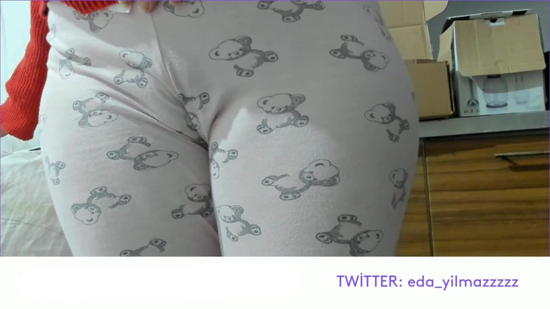 turk_milf_porno: Ik masturbeerde in pyjama - op zijn hondjes in pyjama - grote...