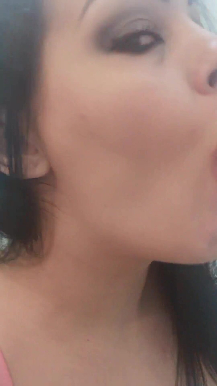 LACEYLOOXXX: Chupando Mi Consolador Contra La Puerta