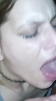 Amateur mamada garganta profunda y corrida facial - compilación
