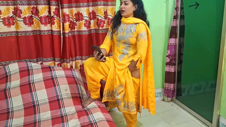 Laila xxx porn169: La mia sorellastra desi le sditalinava la figa, l'ho aiutata...
