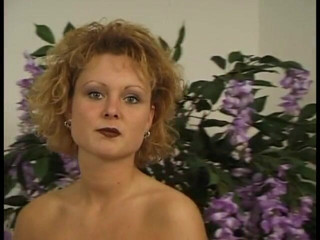 Lucky Cooch: Spectacol uimitor al unei frumuseți blonde uimitoare