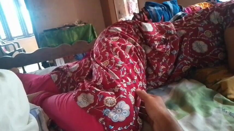 LEGSCOUPLE12: 印度农村女孩与丈夫发生性关系