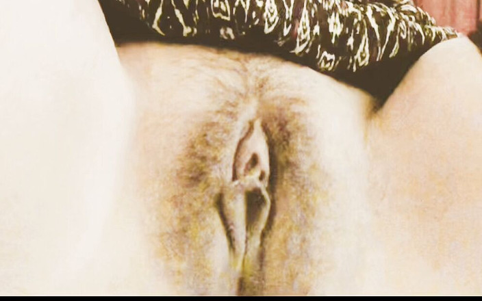 Monalisa1010: मेरी रसदार चूत चाटो!