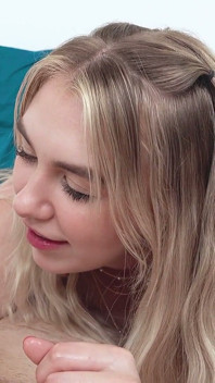 Strokies Maisey Monroe отримує безлад зі своєю першою в історії сценою мастурбації