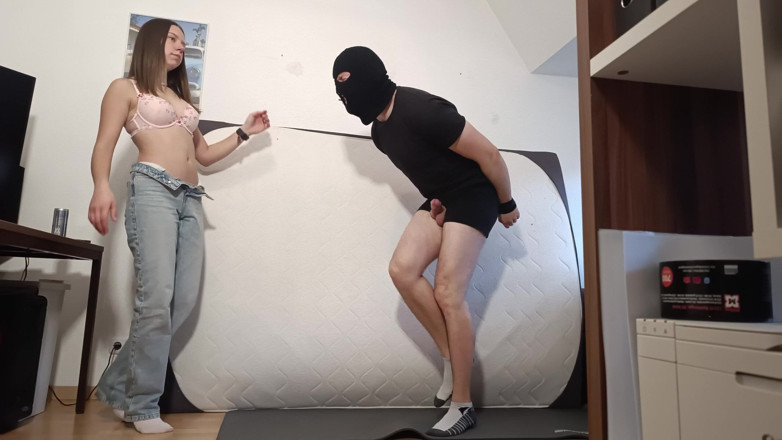 German ballsbusted: Sie zerstört meine eier und ich bin wehrlos