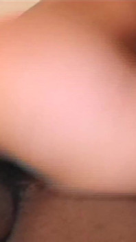 Tentadora loira milf cavalga enorme pau preto