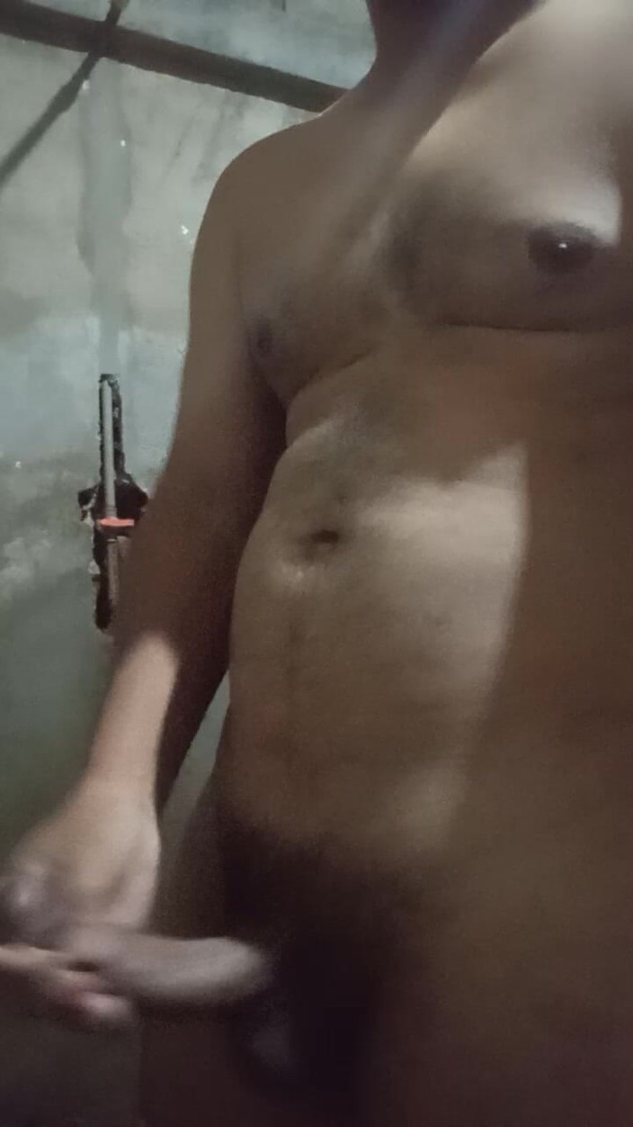 Giarlem slv: Mi sego e sborro a casa
