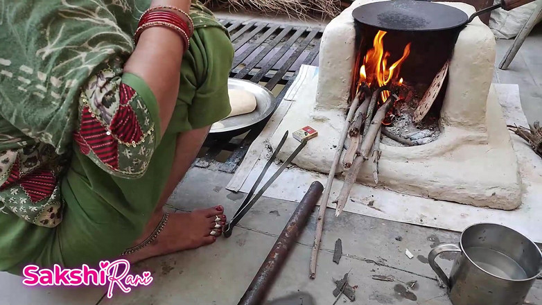 sakshi_raniii: Une femme gourmande du village desi local, vidéo de sexe...