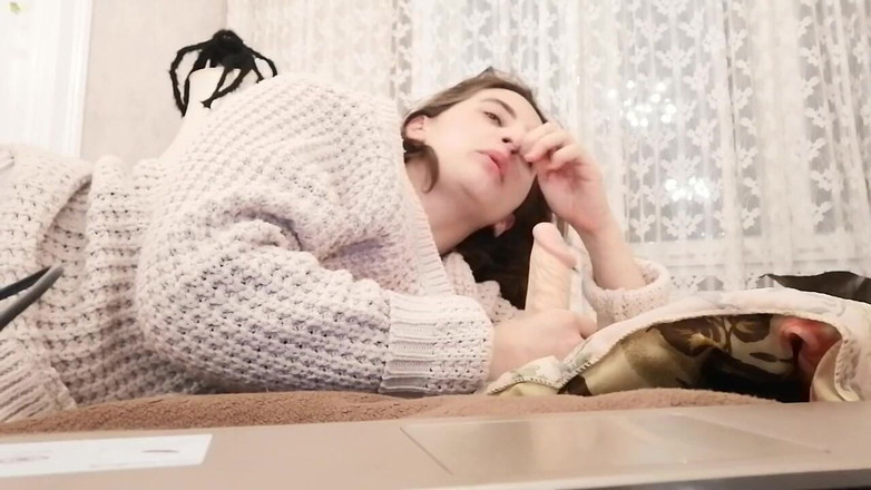 The Antichristrix: Une ado s'enfile un gode devant la caméra