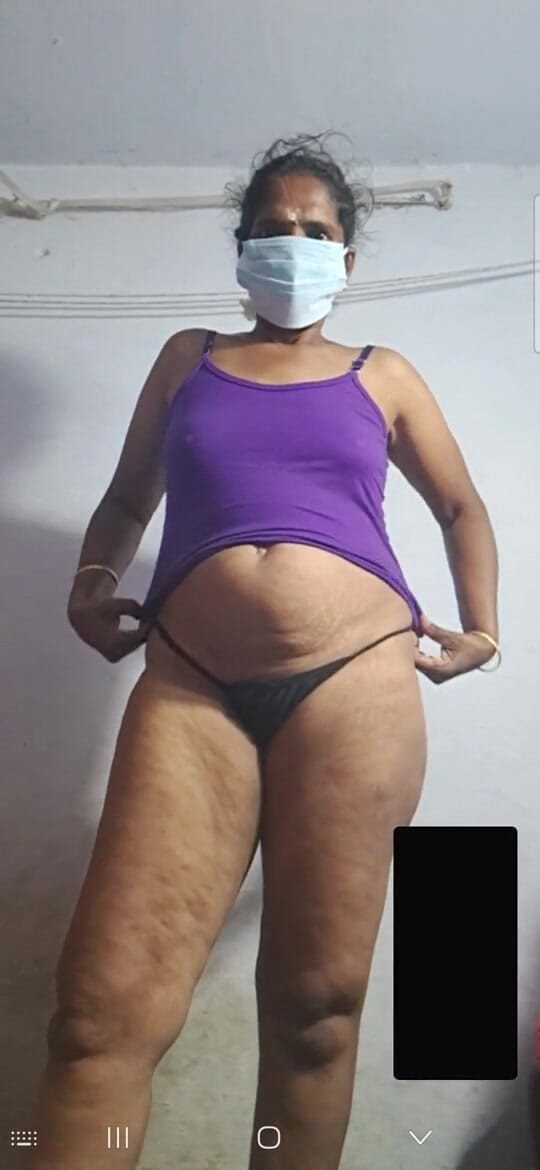 Jayaselvi: Tamil tia brincando com peitos e buceta
