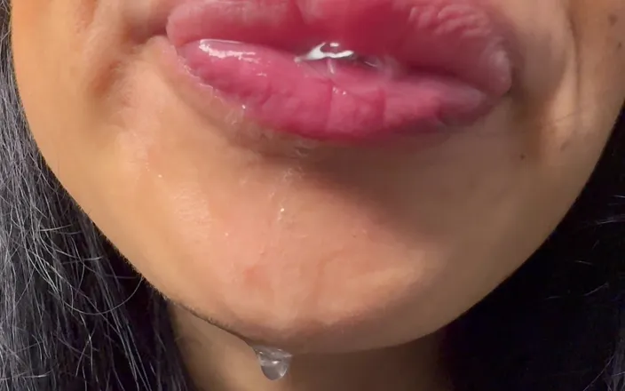 Asmr_mouth: Giantess Will You in Spit and Show You Her Uvula