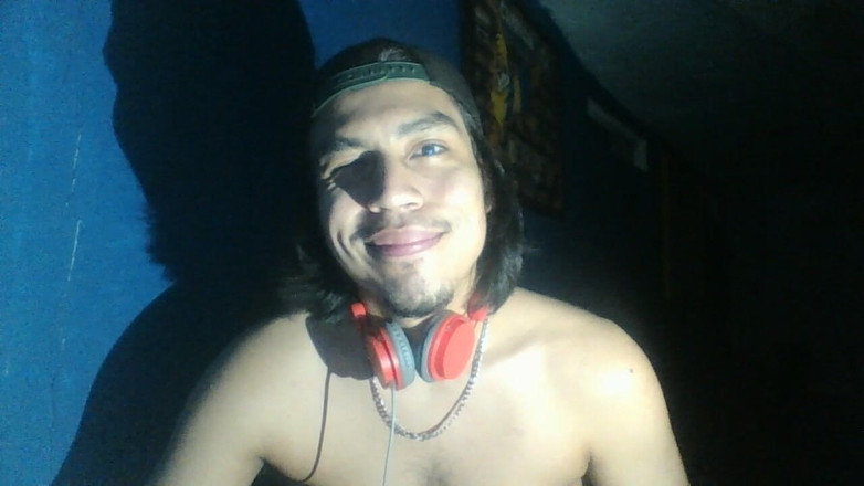 AlexAlejandro13: Aqui Tu Papi Desnudo Completo Sacando Leche
