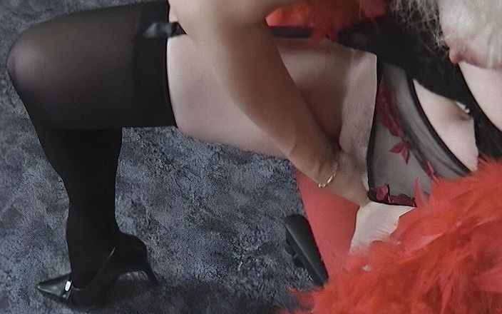 Sabine Sweet: Sweet MILF Fisted Her Horny Wet Hole