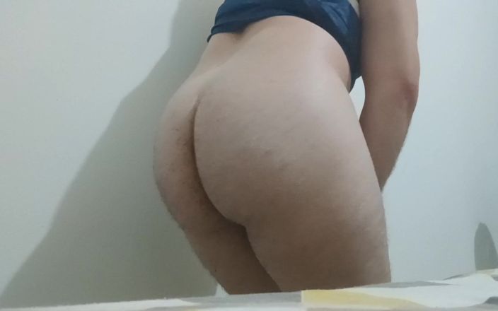 amateurbrazilian: Uwielbiam pokazywać moją gorącą dupę w Internecie