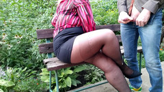 OurFetishLife: Nádherná MILFka v punčochách dostane sperma na nylonové nohy