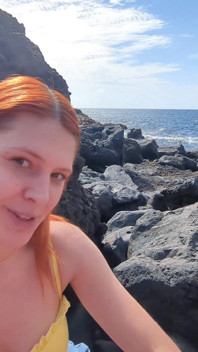 POV: Riskanter blowjob im freien, meine rothaarige freundin lutscht meinen schwanz am strand