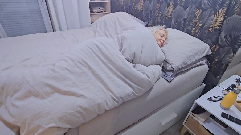 Sofy13: Meu enteado vem para foder minha buceta na cama e...