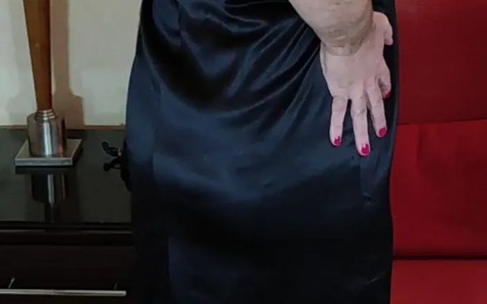 Nottstvslut: Sexy TV crossdresser secretary in sexy black satin