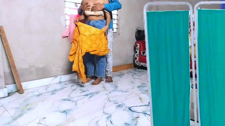 Fantacycutting: Gadis India lagi asik bersenang-senang sama teman-temannya dan main peran...