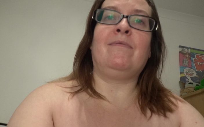 Littlevixen: Sexy esposa en lencería roja striptease mostrando de grandes pechos