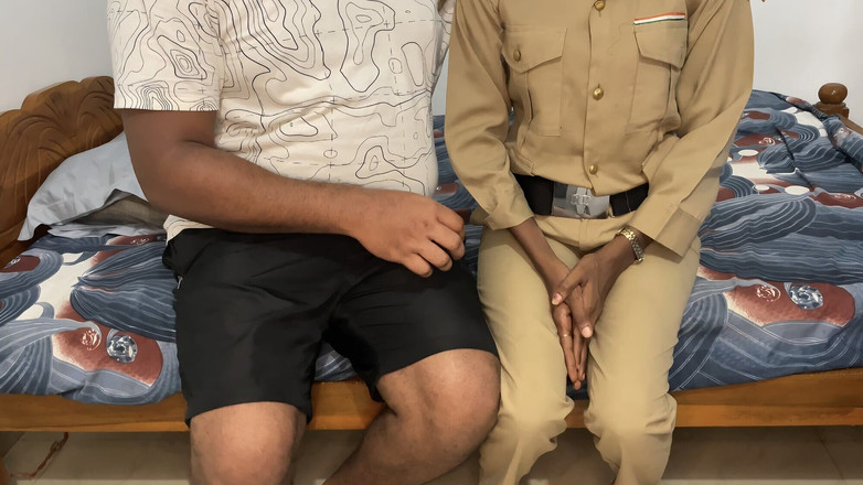Desi girl riya: Desi indiano mallu vergine studentessa prima volta provando il sesso...