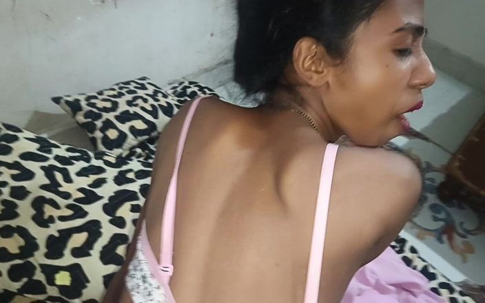 Truefuker: Mon demi-frère me baise dans ma chambre
