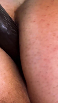 Bbw GILF squirta mentre si fa scopare a pugno