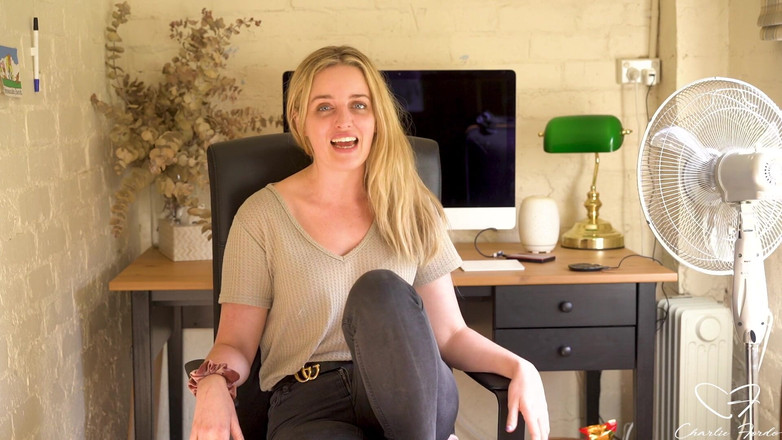 CharlieForde: Röportaj: Charlie Forde'un yer aldığı havuzlarda sikişiyor