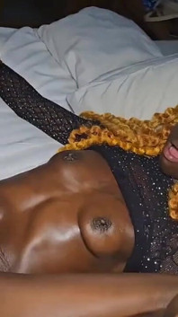 Creampje sa douce chatte remplie de sperme